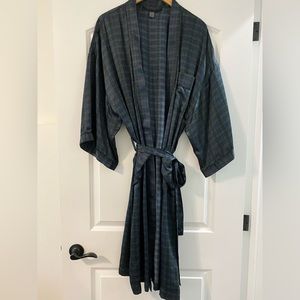 Mantles 100% Silk Robe